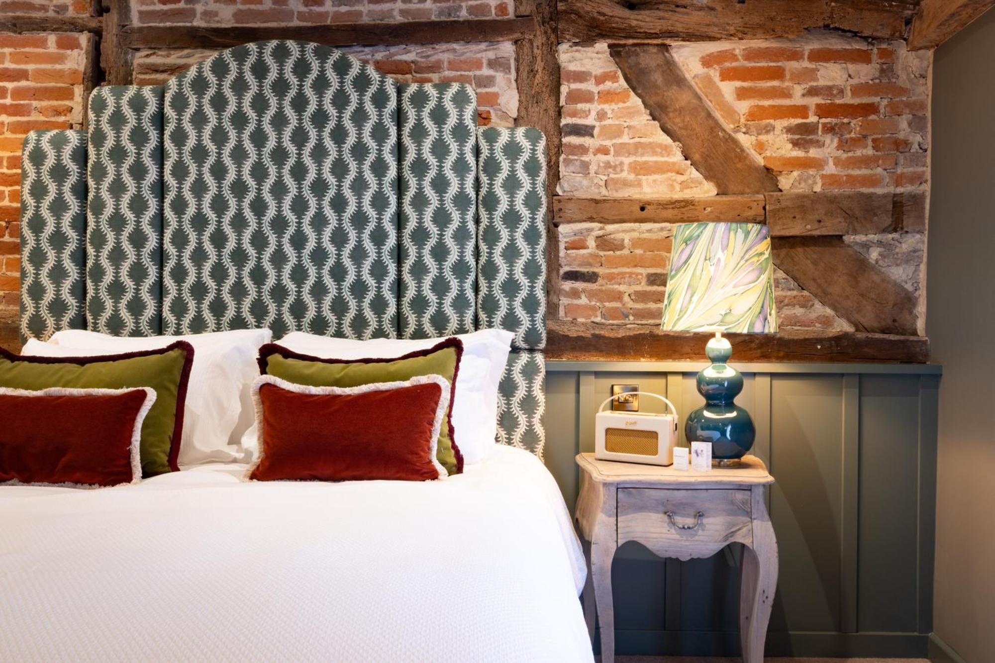 The Coat And Bear - A Heartwood Inn ニューベリー エクステリア 写真